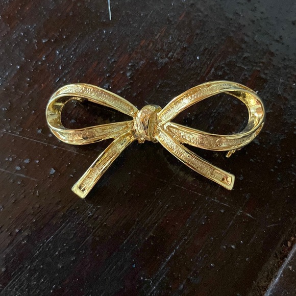 Vintage Jewelry - Vintage Gold Bow Brooch